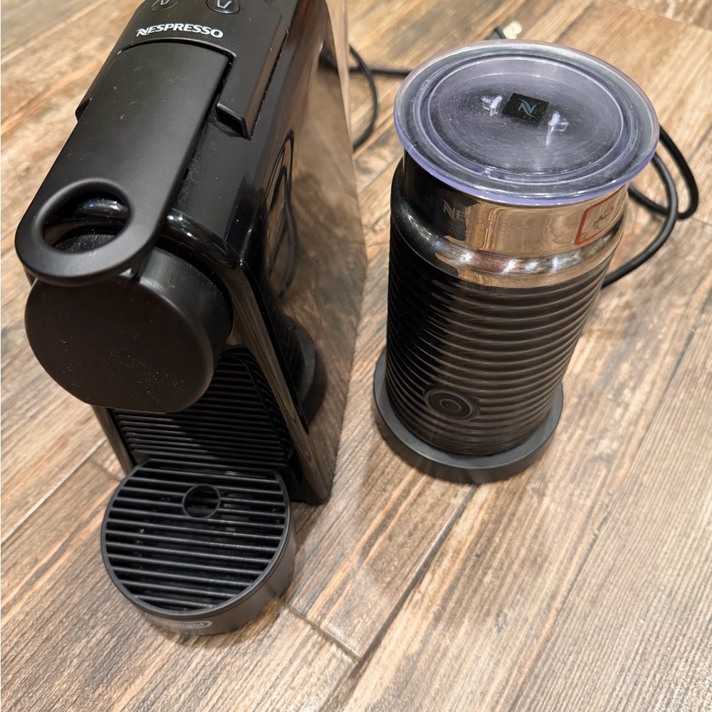 Nespresso Essenza Mini Piano Machine with Milk Frother